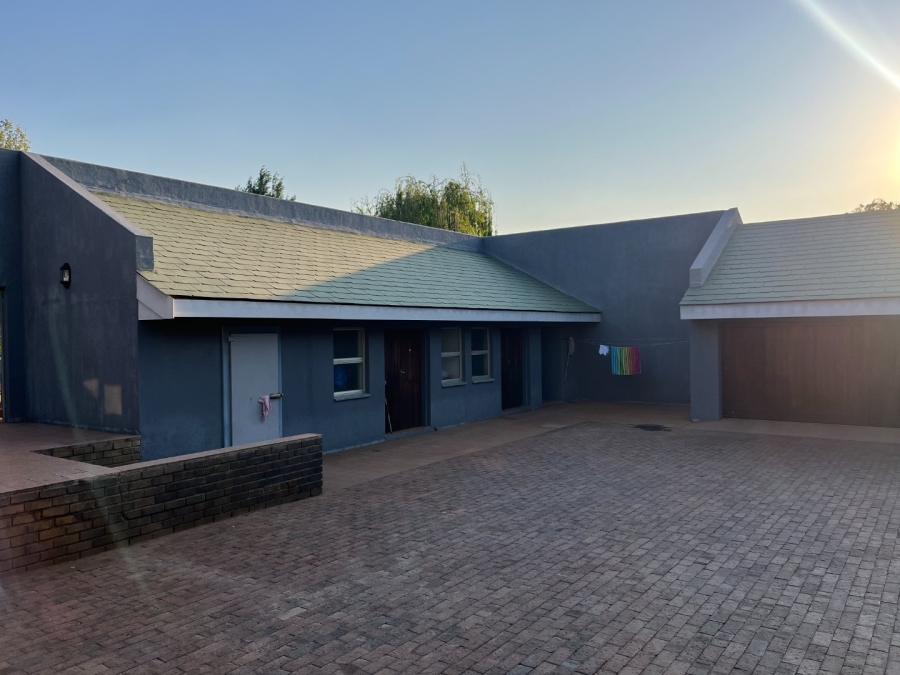 5 Bedroom Property for Sale in Van Der Hoff Park North West